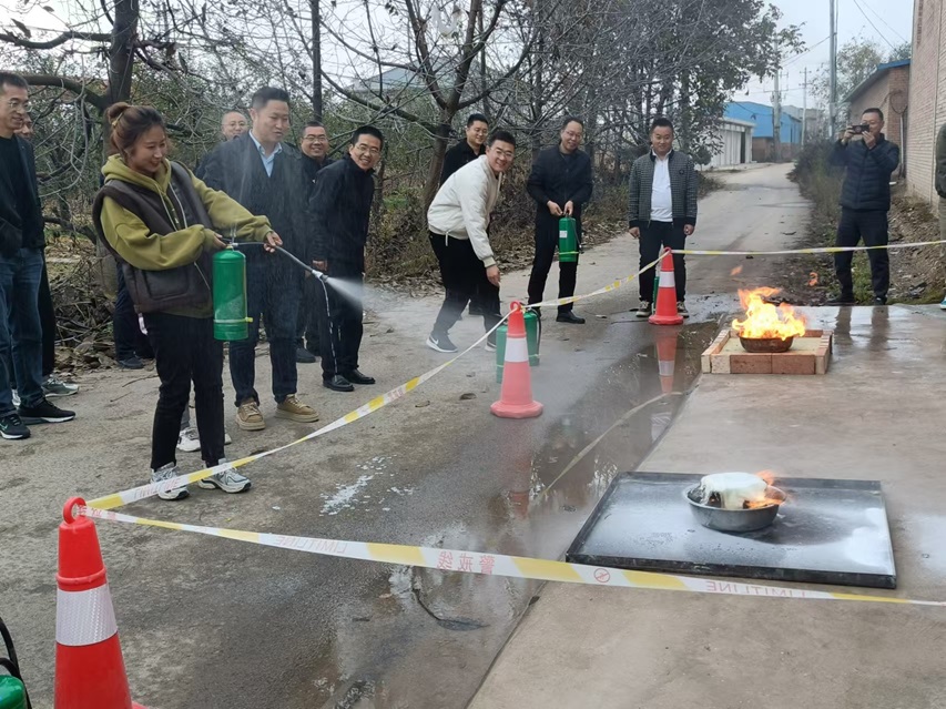 甘肅信合工程設計有限公司、甘肅恒達工程檢測有限公司成功舉辦“強化安全意識，共筑消防防線”消防安全演練活動