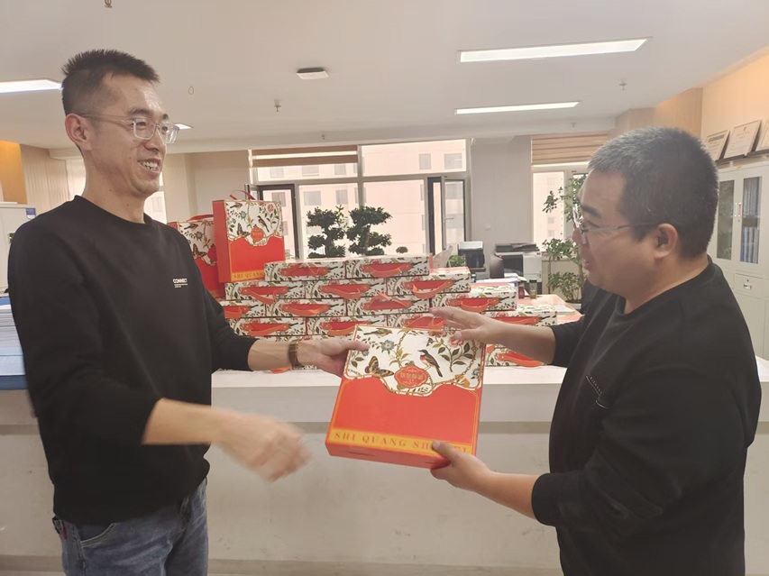 雙節(jié)同慶暖人心 歡聚一堂凝合力 甘肅信合工程設(shè)計有限公司 甘肅恒達工程檢測有限公司 雙節(jié)福利發(fā)放暨員工聚餐活動圓滿舉行